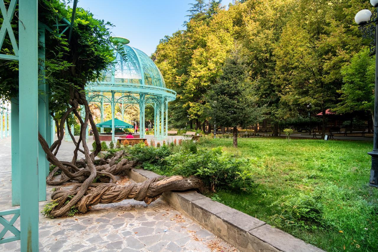 Golden Tulip Borjomi Hotel Exterior photo